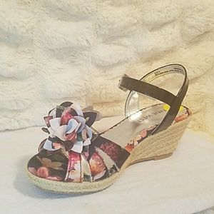 Nine West tie dye wedge sandals shoes